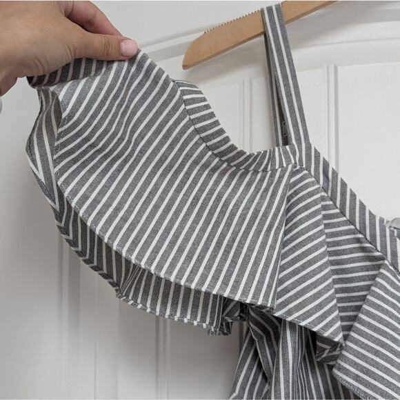 Veronica Beard Grant Cold Shoulder V-Neck Button Striped Top, size 8 - Picture 3 of 7